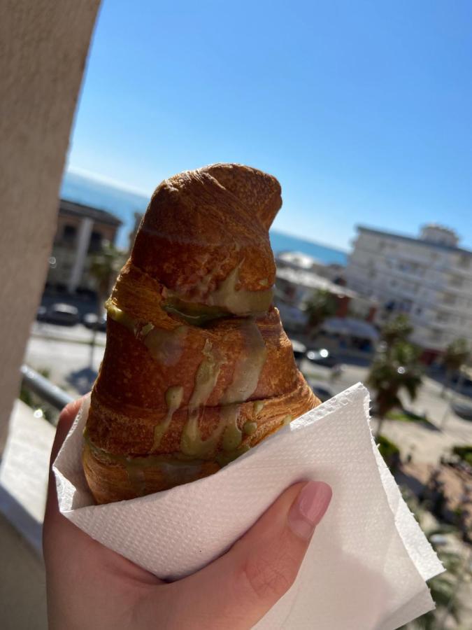 Seaside Apartment Durres Bagian luar foto